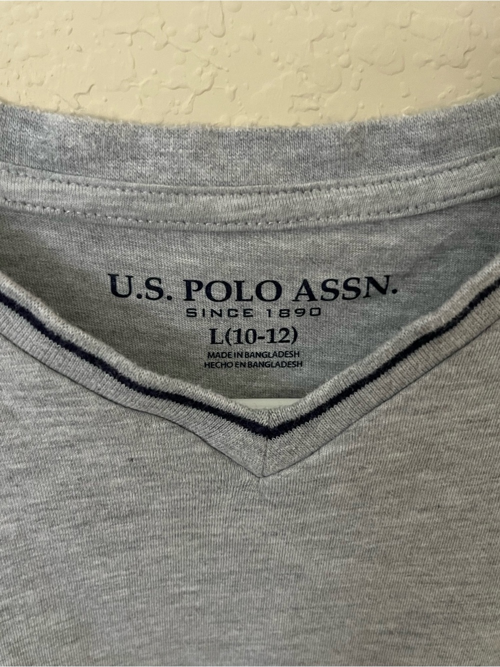 U.S. Polo Assn. Boys Gray V-Neck T-Shirt Large 10/12 Casual - Picture 4 of 4